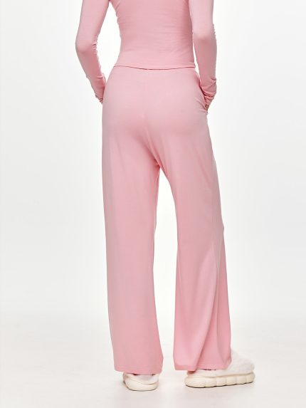 Close-up back detail of the BEYOURA Ardena Wide-Legged Hush Pants in dusty pink showing stretch fabric and comfort fit